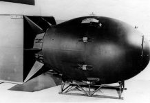 Mỹ từng định cho nổ tung Mặt trăng