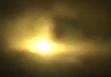 Ánh sáng lạ giữa trời đêm gây hoang mang ở Colombia