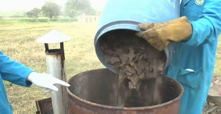 Công nghệ biến chất thải của con người thành than giá rẻ