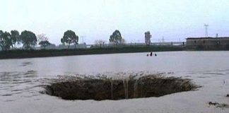 Hố tử thần bí hiểm nuốt chửng 25 tấn cá trong tích tắc