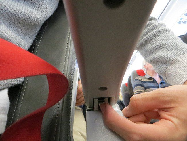 100% người đi máy bay sẽ tiếc hùi hụi vì không biết đến nút bấm này sớm hơn
