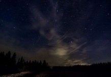 Bức tường hydro khiến bầu trời tối đen về đêm