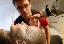 Tái tạo bộ não hư hỏng bằng vi chip