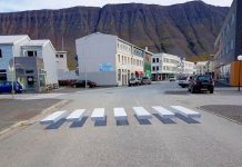 Vạch qua đường 3D khiến các tài xế "hoảng hốt" rà phanh