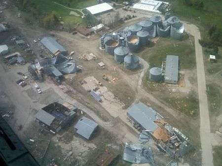 7dDM8V_528766_chamecuacon_my-loc-xoay-tan-pha-mot-nua-thi-tran_my-loc-xoay-tan-pha-mot-nua-thi-tran