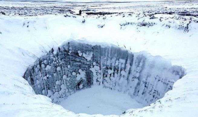 Những miệng hố khổng lồ bí ẩn ở Siberia