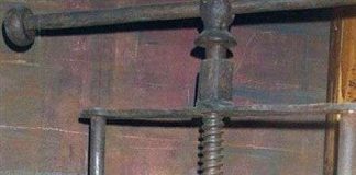 10 dụng cụ tra tấn “rợn tóc gáy” thời Trung Cổ