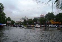 Mưa lớn nhiều ngày, lũ miền Trung đang lên