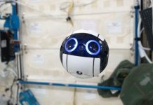 Chú robot này sẽ thay các phi hành gia chụp ảnh vũ trụ