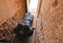 Phát hiện tượng vua Hy Lạp không đầu