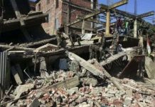 Tan hoang sau động đất ở Ấn Độ Tan hoang sau động đất ở Ấn Độ