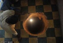 Guatemala: "Cửa địa ngục" xuất hiện giữa nhà