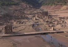 Thị trấn Tây Ban Nha nhô lên giữa hồ nước sau đợt hạn hán Thị trấn Tây Ban Nha nhô lên giữa hồ nước sau đợt hạn hán