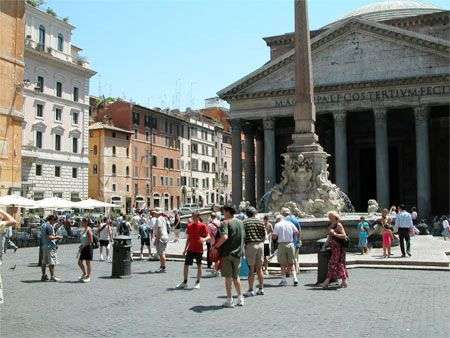 Người Italy chạy khỏi thủ đô vì sợ động đất