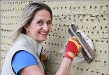 Dùng tóc và vôi làm vữa trát tường