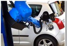 Hà Lan giới thiệu robot bơm xăng