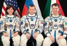 Tập karate trong vũ trụ