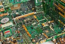 Ngạc nhiên với bàn ghế bằng… linh kiện điện tử