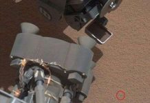 Robot phát hiện vật thể lấp lánh trên sao Hỏa Robot phát hiện vật thể lấp lánh trên sao Hỏa