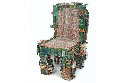 Ngạc nhiên với bàn ghế bằng… linh kiện điện tử