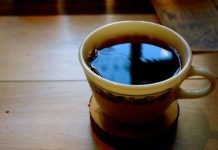 Loại bỏ vị đắng của cà phê bằng trứng