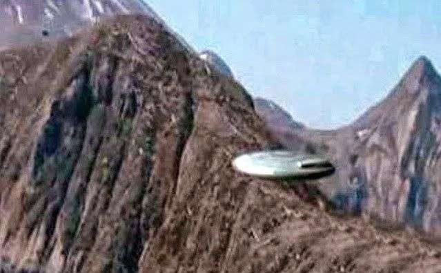 Bí ẩn người ngoài hành tinh: Chạm trán con người (Phần 2)