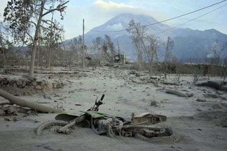 Núi lửa, sóng thần Indonesia giết 182 người