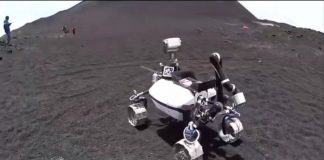 Robot Mặt Trăng lăn bánh thử nghiệm trên sườn núi lửa