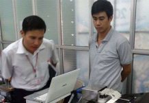 Robot chơi đàn organ của thầy giáo Robot chơi đàn organ của thầy giáo