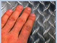 Vì sao sờ vào kim loại thấy lạnh?