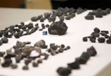 Mỹ trưng bày mảnh vỡ thiên thạch Nga Mỹ trưng bày mảnh vỡ thiên thạch Nga