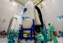 Sắp phóng "taxi vũ trụ" 225 triệu USD