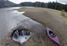 Bí mật chưa có lời giải dưới lòng hồ Lost ở Oregon