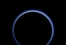 Sao Diêm Vương có "bầu trời xanh" và nước dạng băng đá