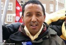 Không thể chinh phục Everest do... hết tuyết?