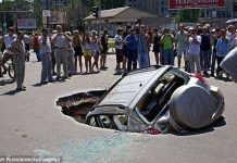 Một thành phố Nga đang bị "nuốt sống"