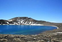 Phát hiện hồ nước tinh khiết gần bằng nước cất