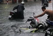 Cách xử lý khi xe bị chết máy do ngập nước Cách xử lý khi xe bị chết máy do ngập nước