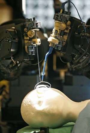 Robot giúp phẫu thuật não