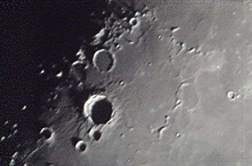 Tìm kiếm nước trên mặt trăng nhờ các thiết bị thăm dò không gian