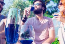 Rượu vang xanh đầu tiên trên thế giới