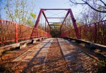 Cây cầu ma ám và bí ẩn về sinh vật nửa người, nửa dê