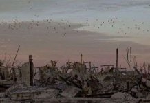 Thị trấn ma nổi lên từ mặt nước