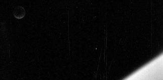 Phát hiện UFO trong bức ảnh không gian cũ