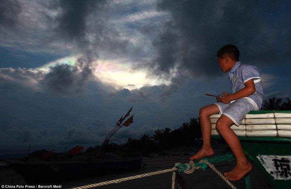 Mây ngũ sắc xuất hiện ở Trung Quốc