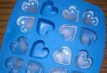 Làm sao để khay làm đá lâu hư?