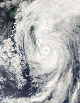 Siêu bão Roke tàn phá Nhật Bản, 4 người chết