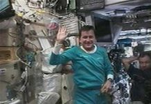 Du khách vũ trụ thứ năm trở về Trái đất