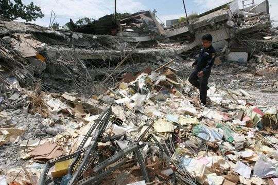 Số người chết vì sóng thần Indonesia tăng lên hơn 100