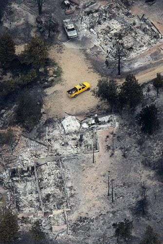 Mỹ: Cháy rừng thiêu rụi 136 ngôi nhà